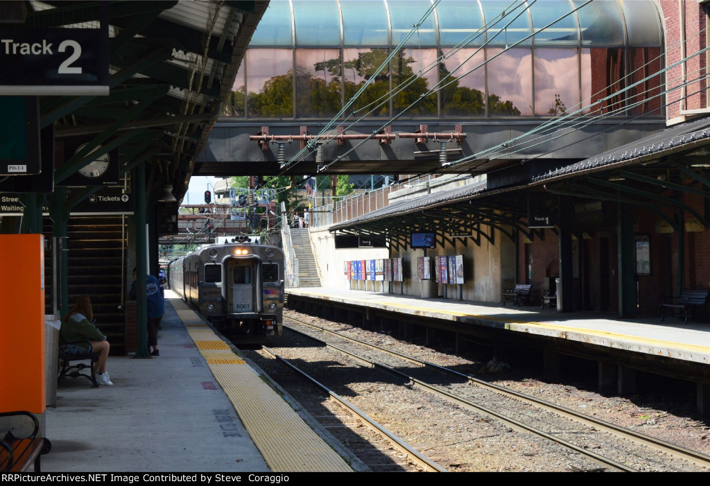 NJT 6061 Lead the 1:11 PM Eastbound to the Track 2 Platform 